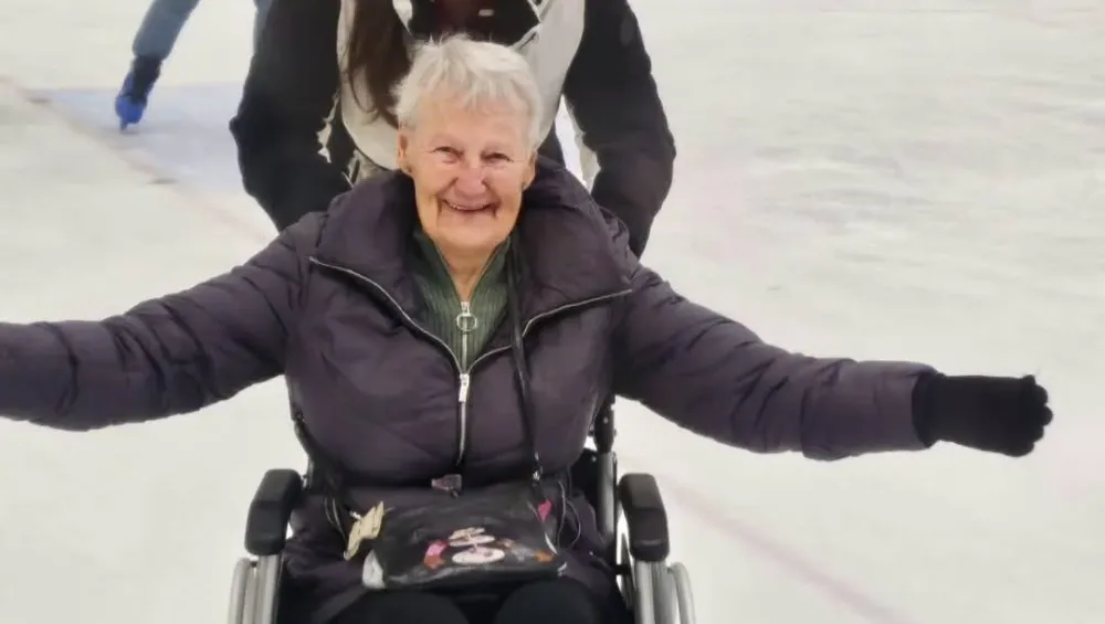 ICE SKATING 2 PAM AND ELLA Manager Woodbury e1741173765946