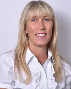 Sarah Sanders web2 jpg 450x565 1